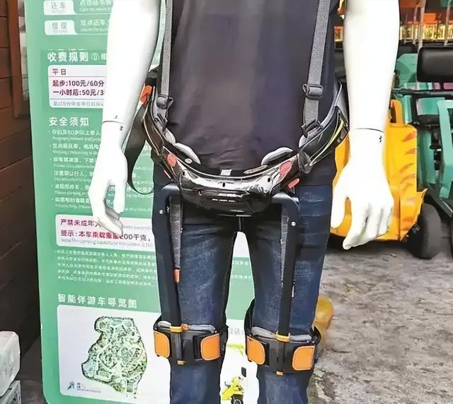 泰山陪爬男大，被一个中年理工男抢了风头