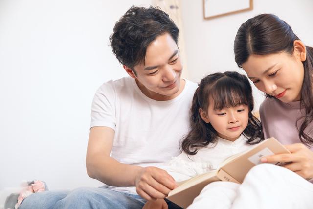 “跟妈妈睡”和“不跟妈妈睡”的孩子，不用等长大，差距就很明显