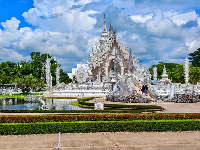 泰国旅游：清莱观瞻温泉白蓝黑三庙行（图）