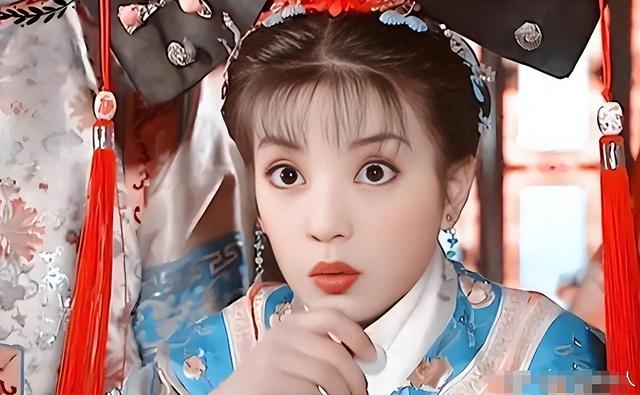 落毛的凤凰不如鸡？前途尽毁、家也散了，但好在赵薇还有一个靠山