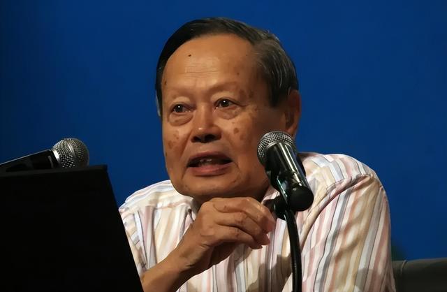 杨振宁去世才2天，令人恶心的一幕出现了，杨振宁助理曾辟谣