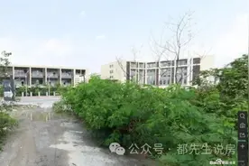 校区搬太远，福八中“爆冷”，三江口商品房跌破一万拍卖都没人要图片