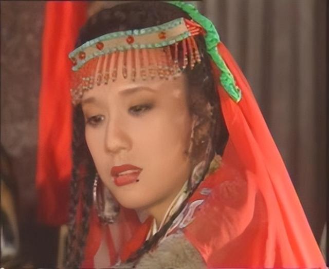 她长得太美被导演据为己有，同居27年无名无分，年仅63岁不治身亡