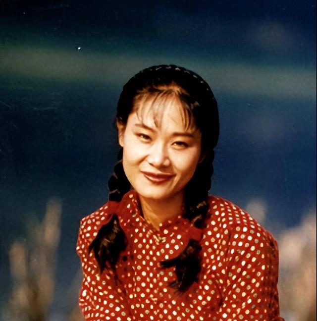 于文华：二婚嫁给未婚小伙，婚后23年未生一子，如今她过得如何？