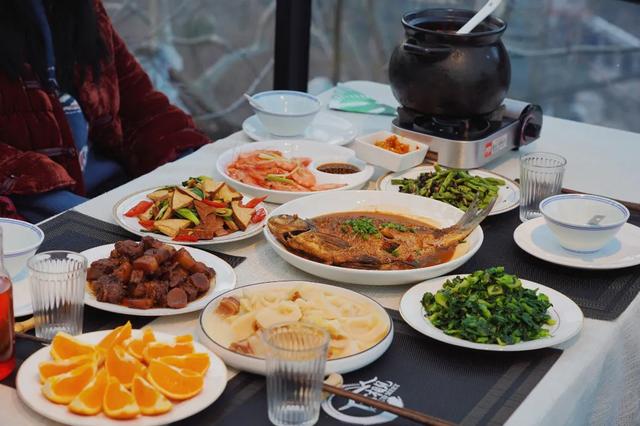 在临安,怎样才算“真土豪”?答案:买猪送房!