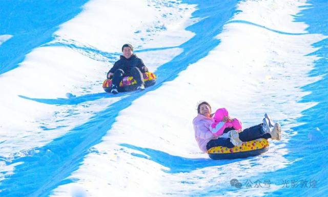 敦煌“童话雪乡”引客来