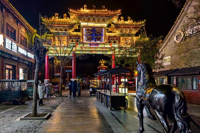 河北定州：古城夜色灯光璀璨 美轮美奂