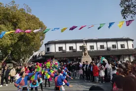 极致浪漫！春节来苏州甪直看打铁花图片