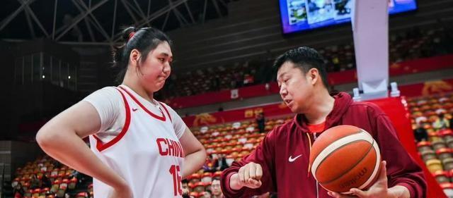 2连胜后，中国女篮回到北京，继续集训10天！杨舒予返回广东比赛