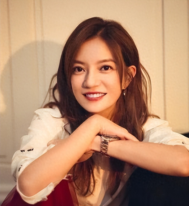 封杀四年，49岁赵薇突传消息，因胃癌去世传闻5个月前就真相大白