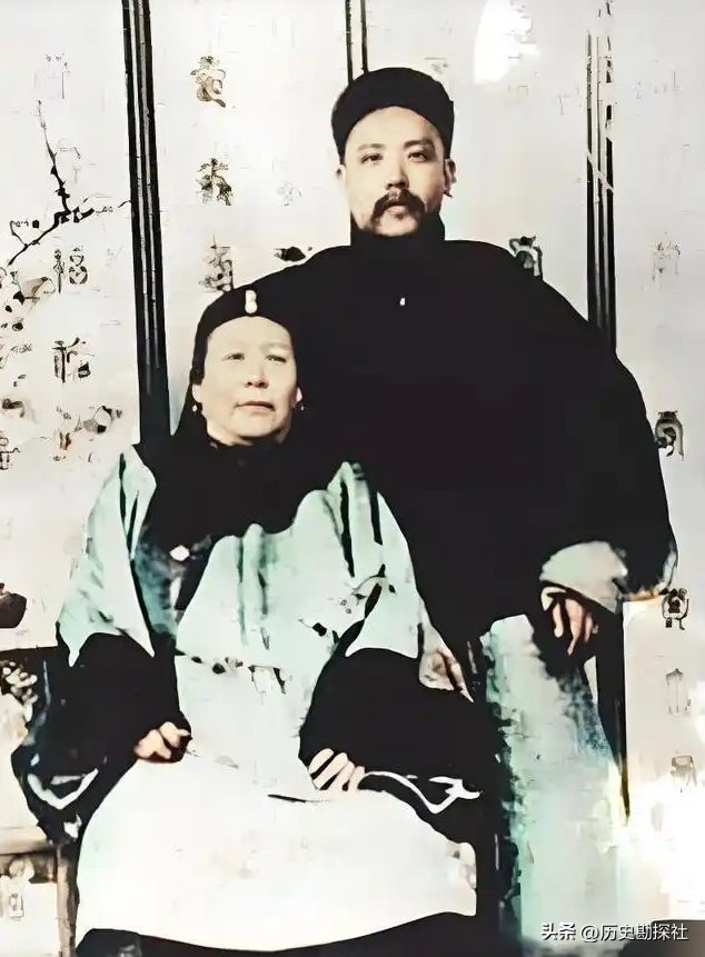 这是袁世凯五姨太的真实样貌，头发稀疏并不貌美，但备受宠爱