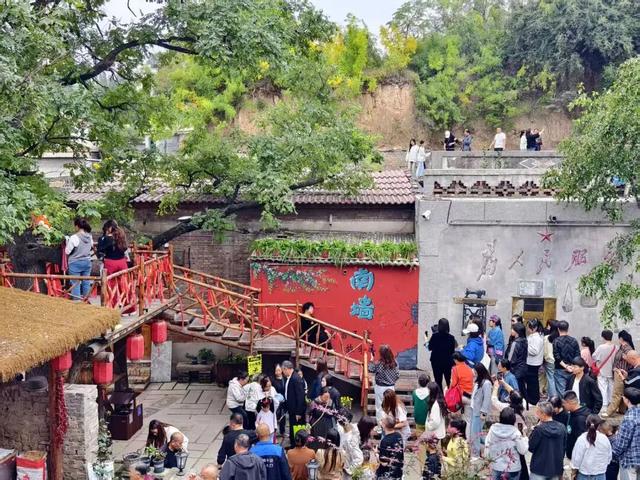 国庆期间，山西各地迎来客流高峰