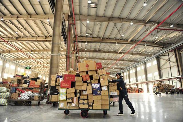 新加坡总统，中国不要自给自足，海南封关将会砸了新加坡的铁饭碗