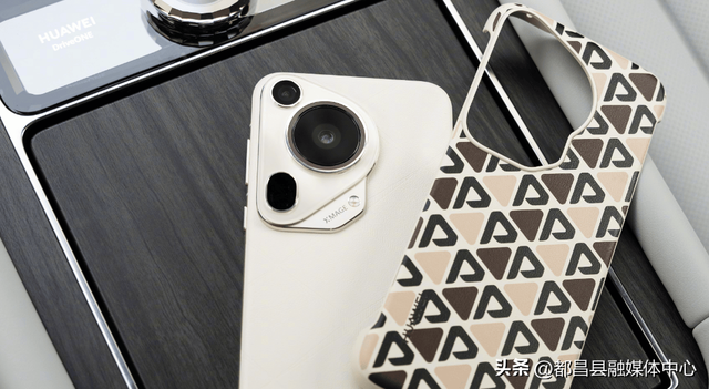 华为放弃高利润！512GB突降2000元，麒麟芯片+1英寸主摄+卫星通信