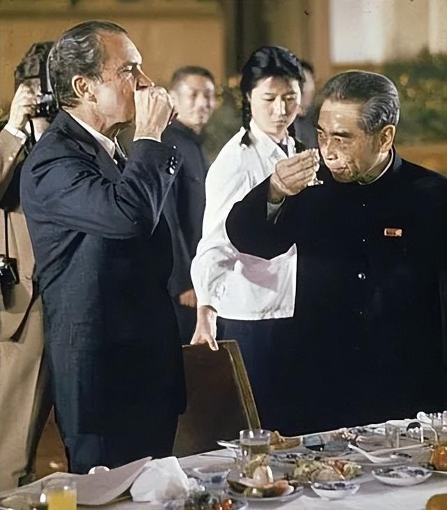 毛泽东：“外国人放个屁都是香的，害得我两年不能吃鸡蛋”