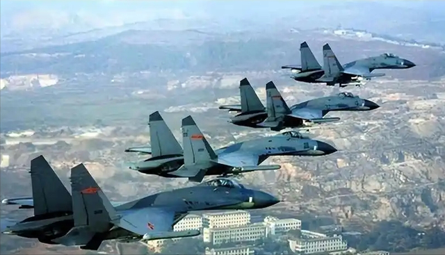 美媒：中国在超级大国垮台前购入顶级战机，抓住了赶美超俄的契机