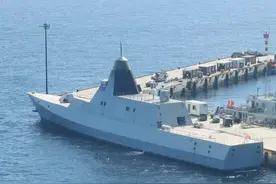 放大10倍就是055B！中国新型隐形舰再曝光：疑似在测试激光武器？图片