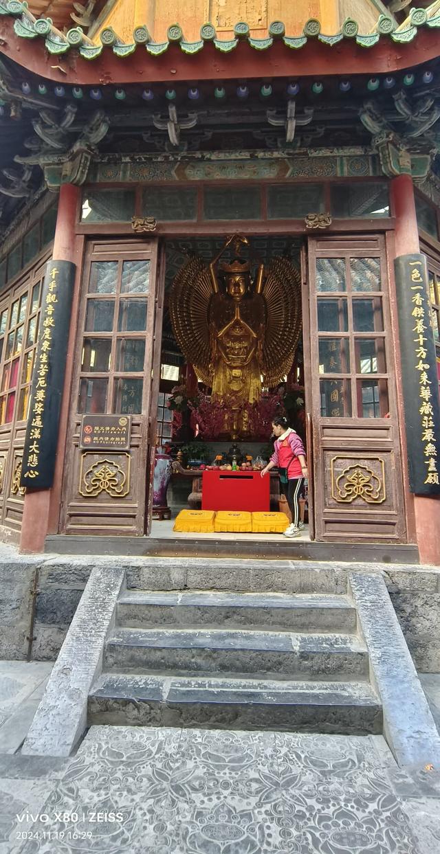 市声与梵音：大相国寺的入世禅机