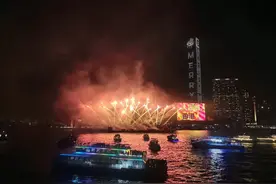 香港宣布：每月放烟花！图片