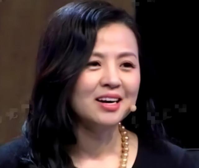 77 岁王刚的晚年：本以为有儿子能安度余生	，如今却为养子操劳不停