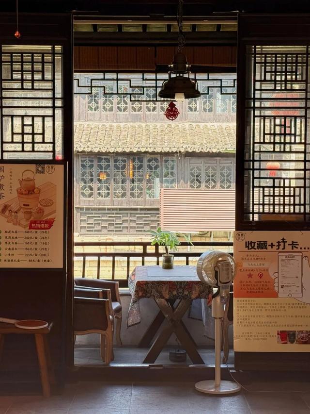 第一蟹乡竟然藏在这座百强县里，吃蟹，听曲，乐不思蜀