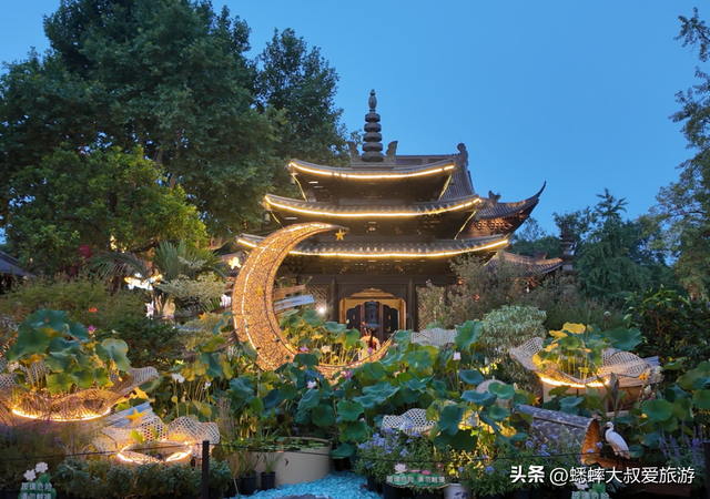 杭州千年古祠终于夜间开放，独特光影与节目，让秋日欢乐加倍！
