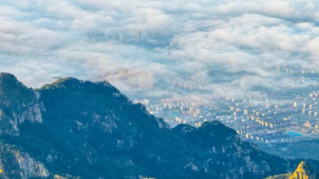 泰山云海之上的天地交响