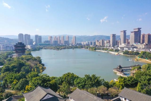 为何一到弥勒就快乐？答案揭晓…