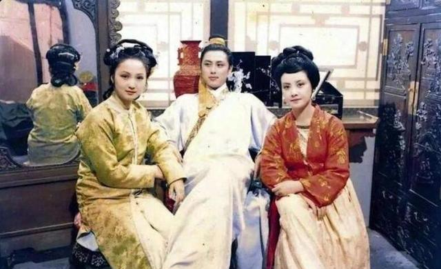 古代夫妻就寝时，通房丫鬟就守在床边，夫妇俩真不会觉得尴尬吗