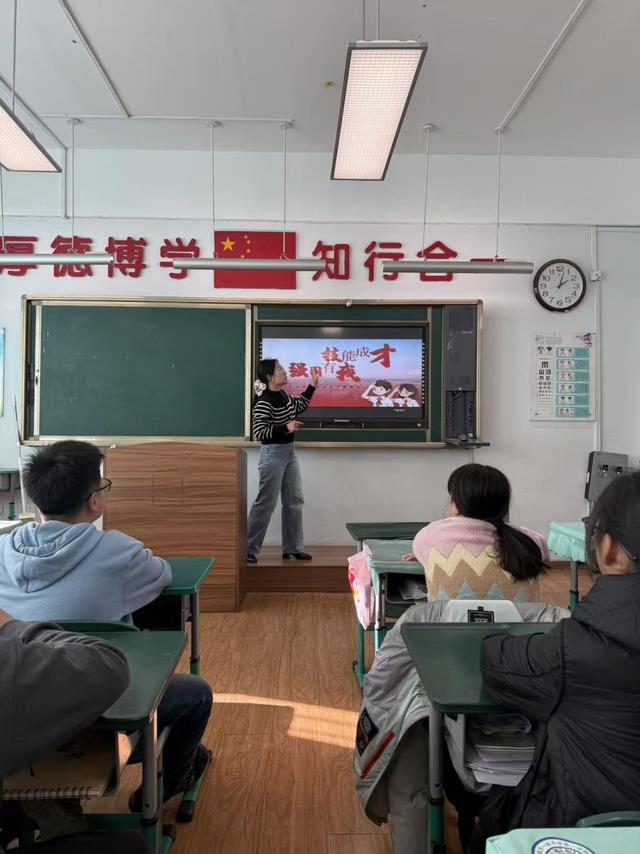 南京一校长白岛第一小学解码中国人工智能，争做科技强国少年