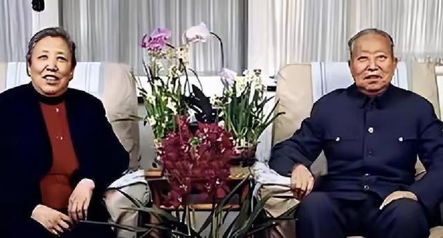 她15岁入党，18岁嫁给主席，却甚少露面，如今还健在