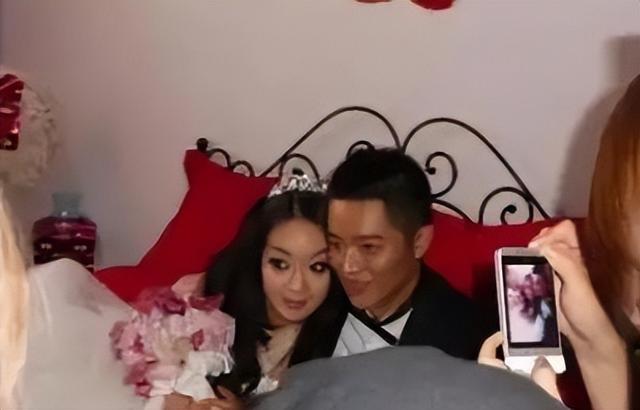 两人默契搭档23年却没成夫妻，如今一个年入千万，一个负债累累