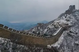 长城距今两千多年，为何从不倒塌？原来秦始皇用了一个残忍的方法图片