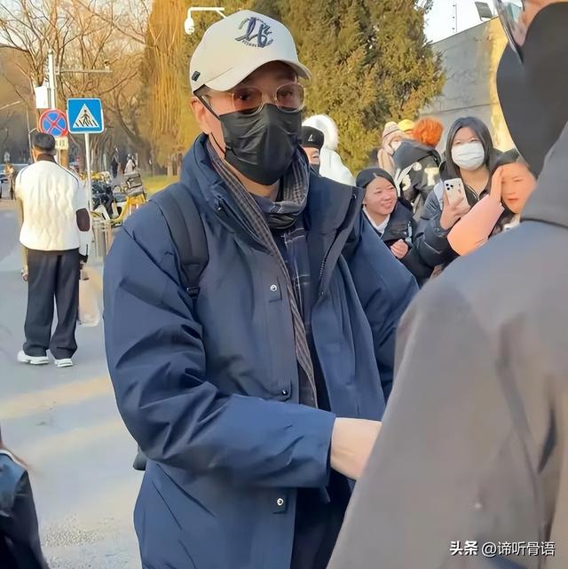 离春节不到2月，52岁辛柏青高调传出喜讯	，朱媛媛终于可以放心了