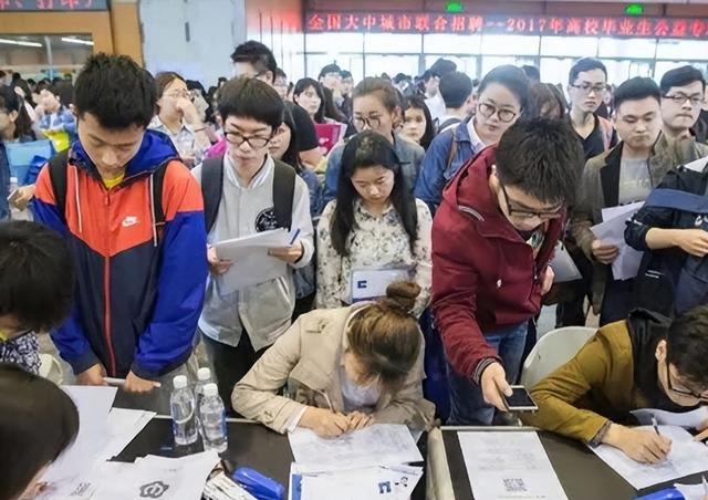 1979年计划生育，一家只准生一个，陈云：搞不好要被骂断子绝孙