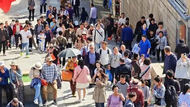继德国之后，英国也开始贴出“中文标语”？中国游客：不能够接受