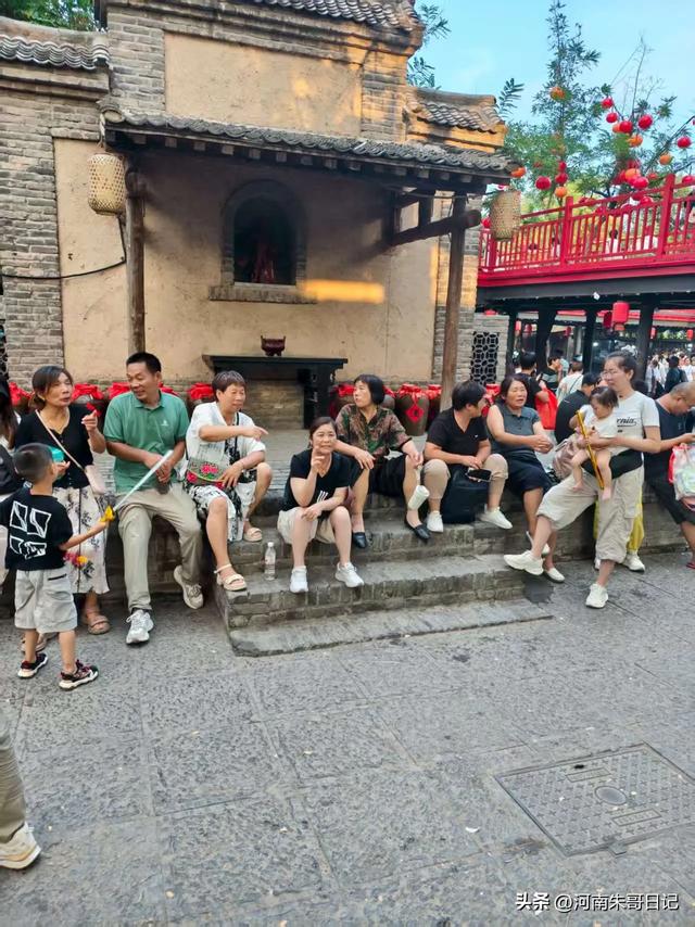 兄妹7人旅游的故事笫二集《用河南豫菜招待4个妹妹和一个兄弟》