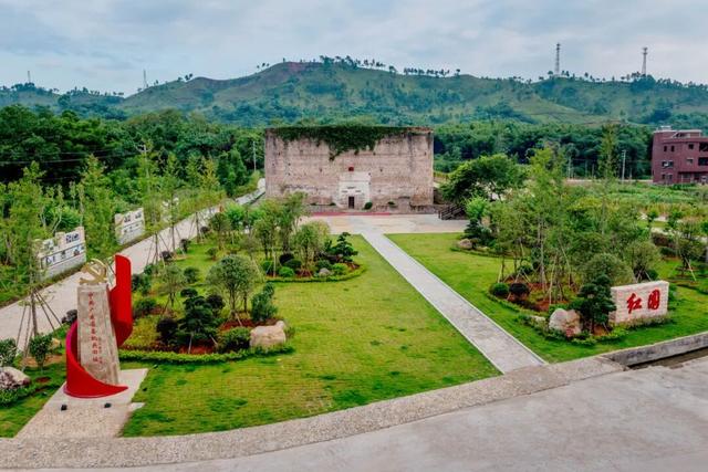 收好始兴这条线路，一天玩转艺术、古村与落羽杉，追一场岭南最绚烂的秋！