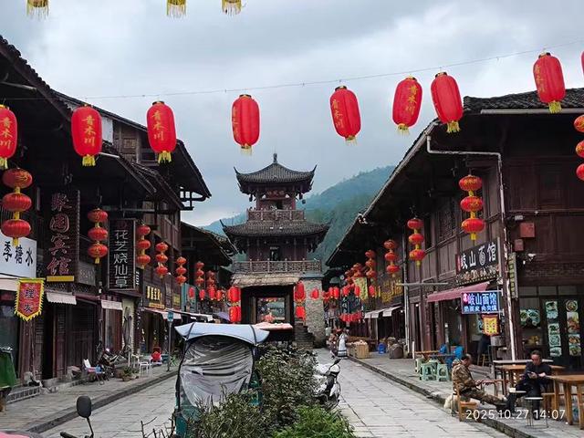 游览汉中市的青木川古镇