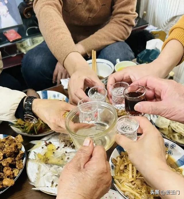 “上午冬至冻死牛，下午冬至暖烘烘”！今年几点冬至？有啥说法？