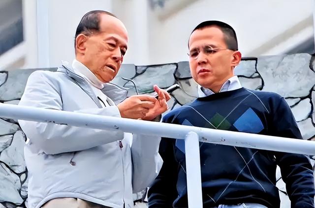 2909亿身价有何用？97岁的李嘉诚无力回天，两个60岁儿子已成心病