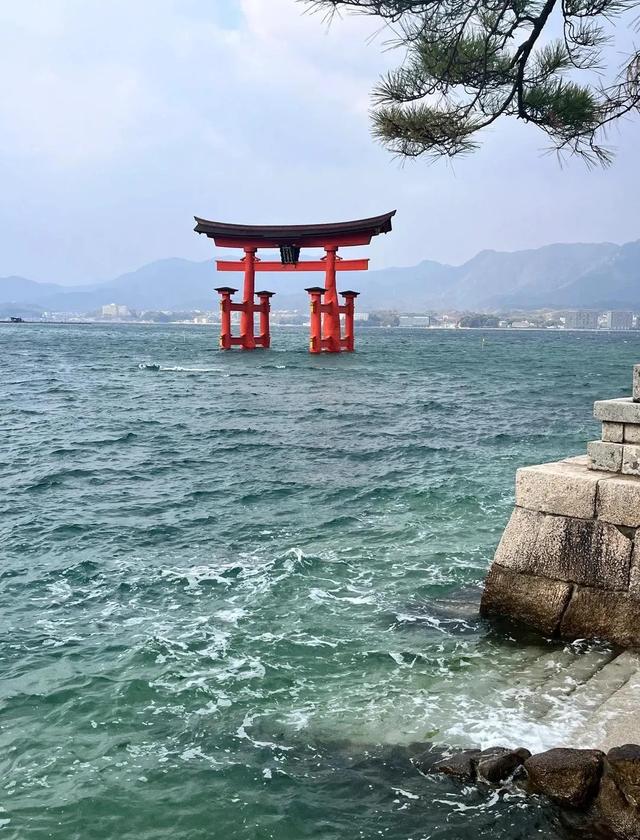 日本广岛湾中的宫岛，面积30km²