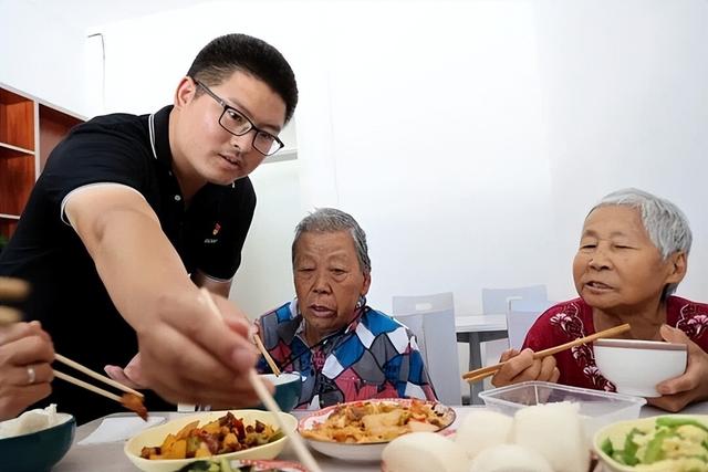 “吃饭七分饱”被推翻了？专家：过了58岁，吃饭尽量要做到这6点