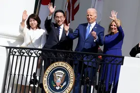 日本夫人在美第二天放大招！欢迎仪式一身白裙真美，晚宴造型更赞图片