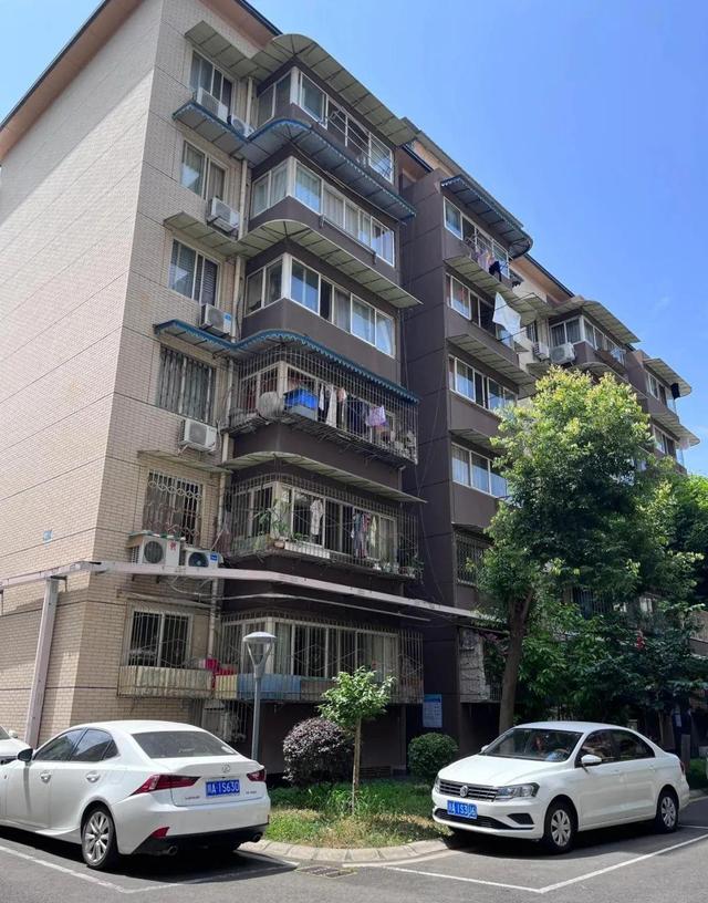 拆迁全面叫停？满24年房龄的老小区，一律按新规处理！业主迎利好