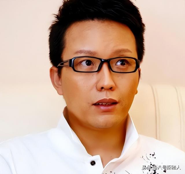 善恶终有报！47岁“跌落神坛”的李玉刚，终是活成了“跳梁小丑	”