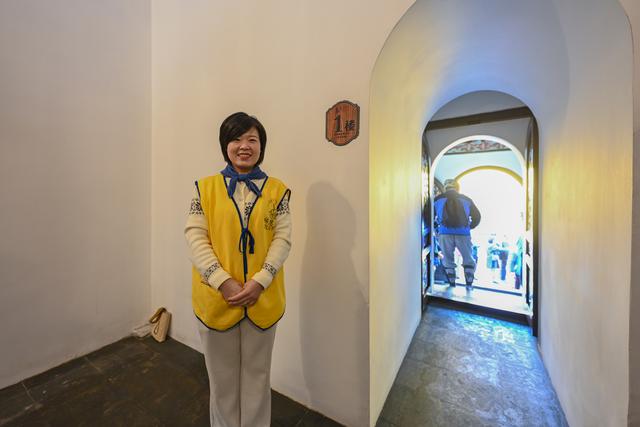 秋爽登文峰 塔下聚宾朋