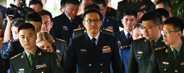 董军在人民大会堂表态后，特朗普对台湾下重手，统一或提前到来！