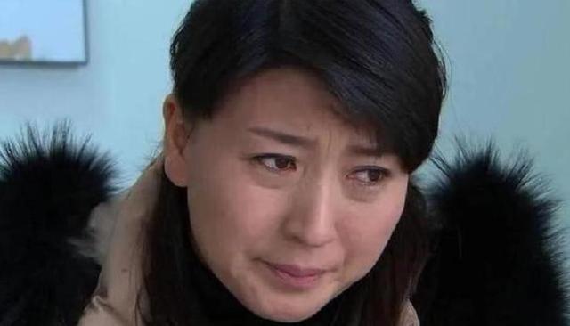 道歉不到24小时，闫学晶再迎三大噩耗，她儿子可能30万都赚不到了