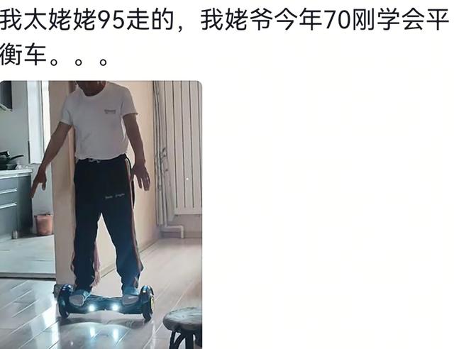 101岁老爷子带健步如飞的80岁儿子看病，网友：长寿果然是遗传的